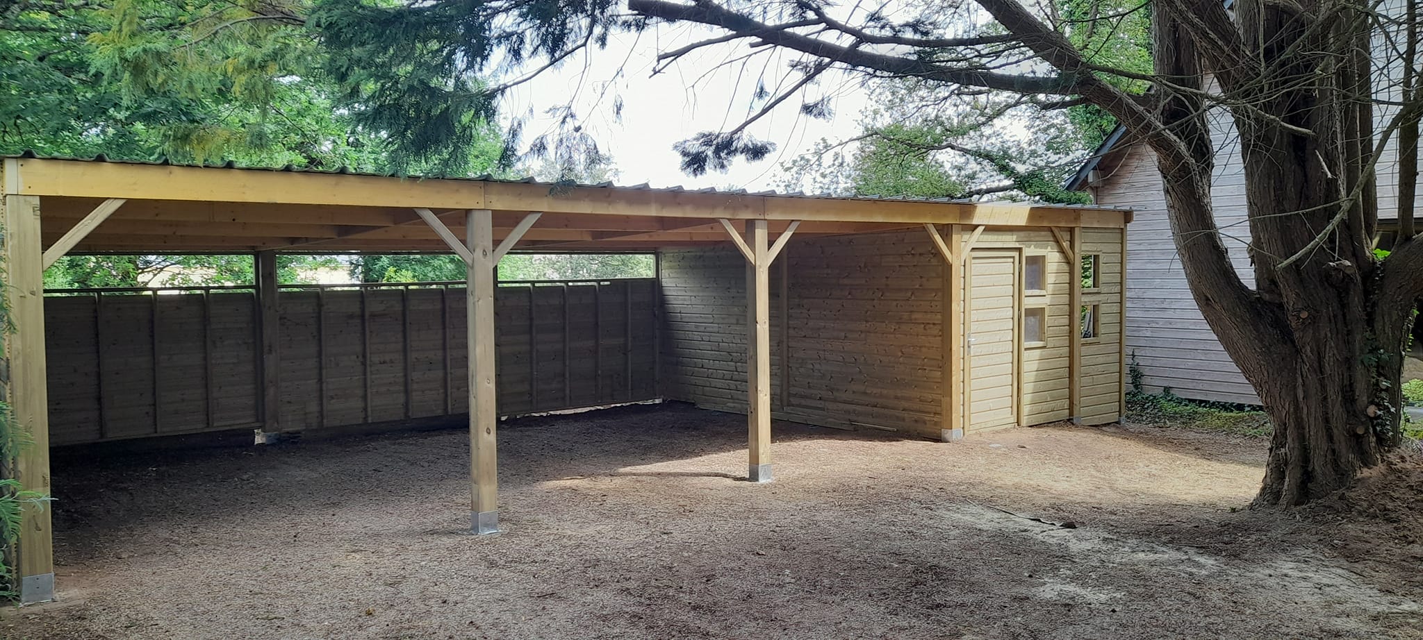 Carport bois — vue intérieure