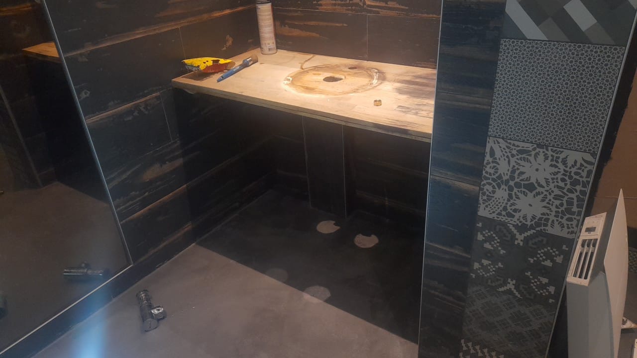 Salle de bain avec meuble vasque bois sur mesure