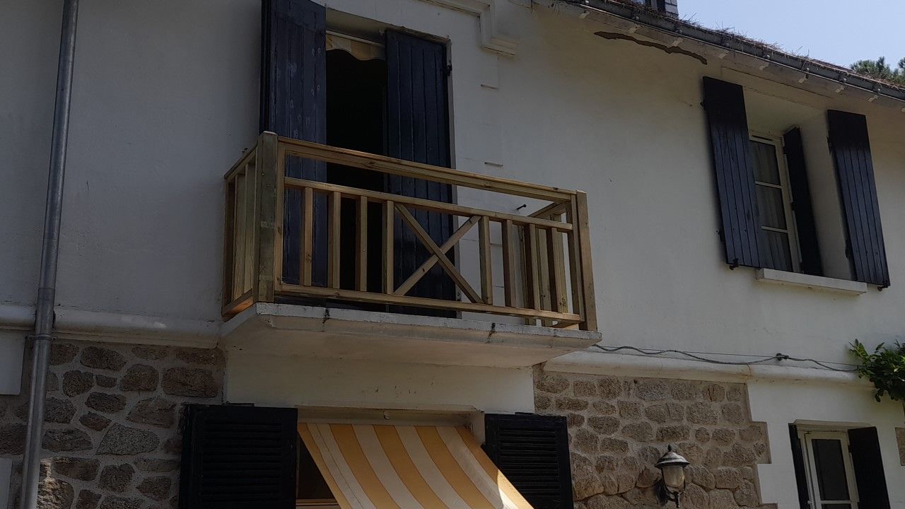 Garde-corps de balcon en bois