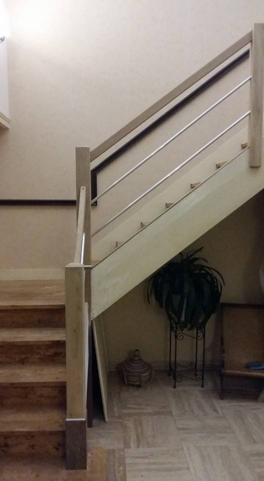 Escalier avec garde-corps bois et inox