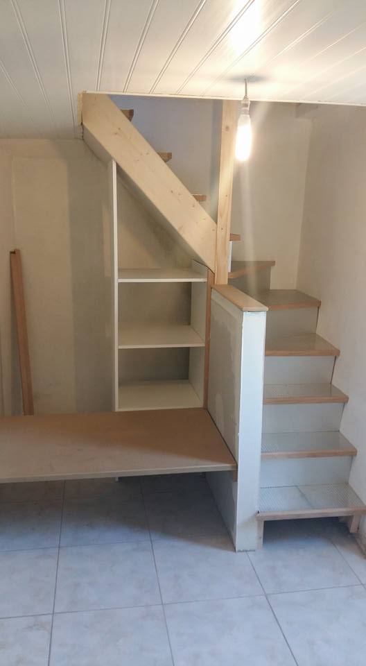 Escalier avec placards intégrés