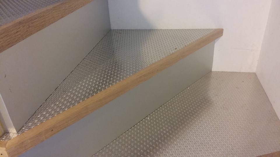 Marches bois et contremarches aluminium