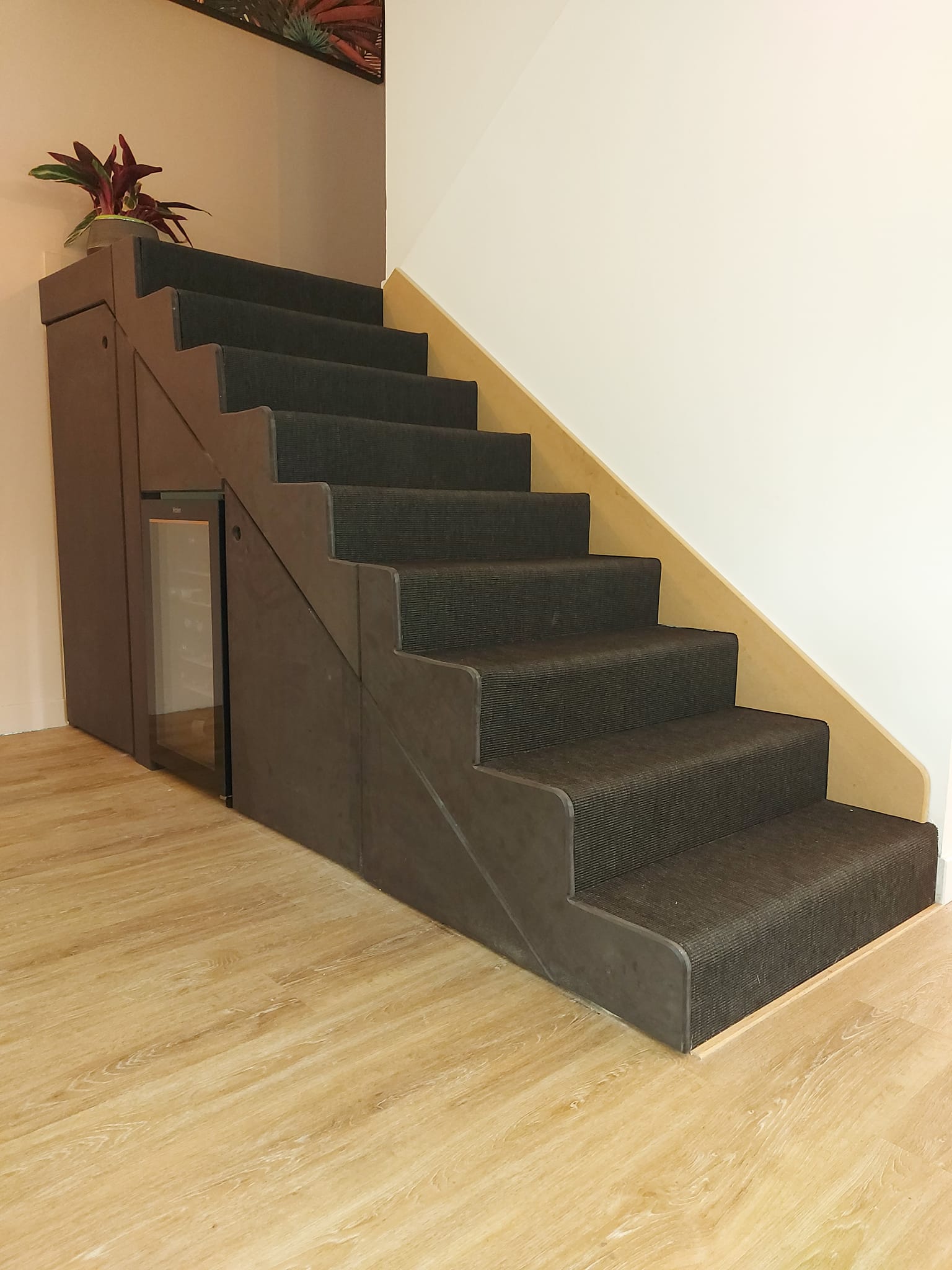 Escalier avec rangements intégrés