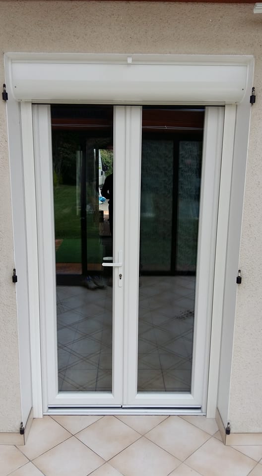 Porte-fenêtre PVC blanche avec volet roulant