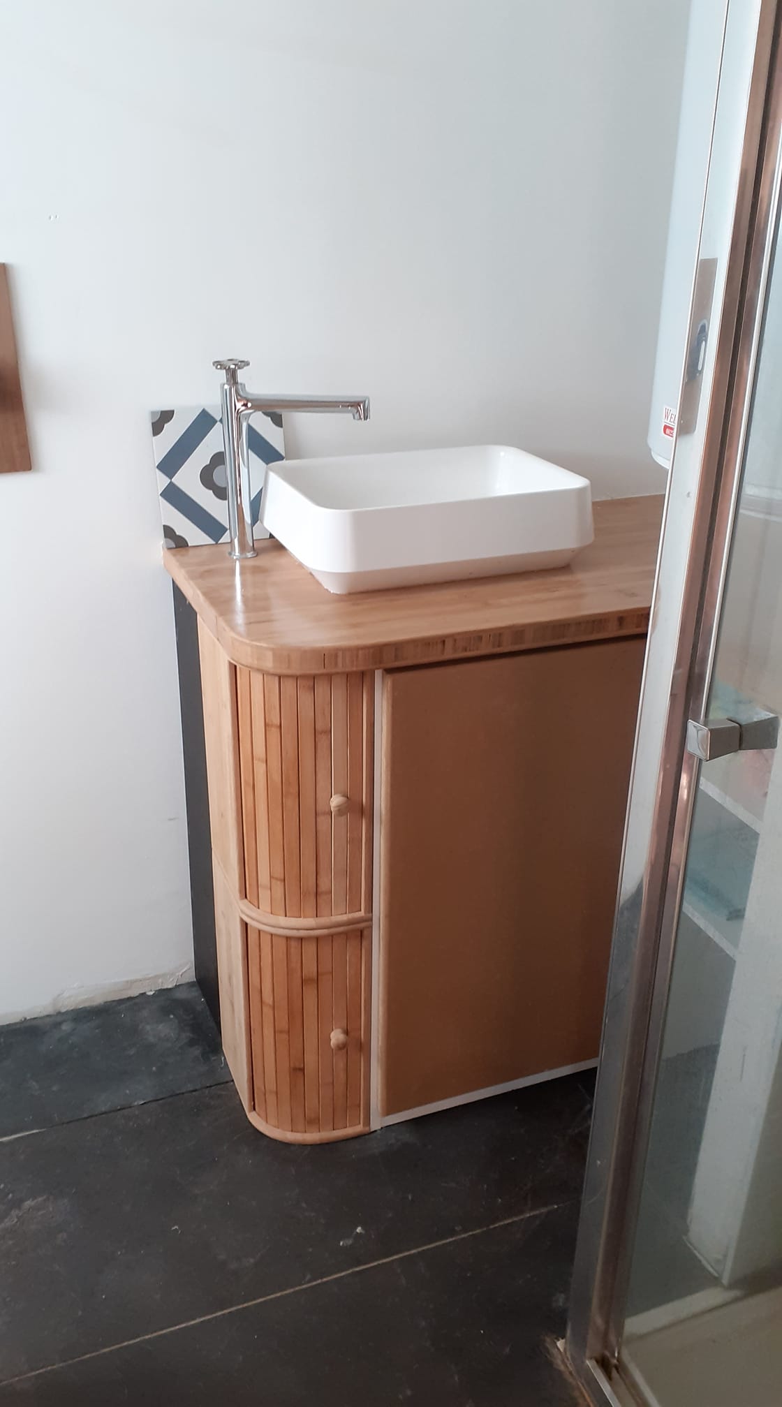 Meuble vasque en bambou sur mesure