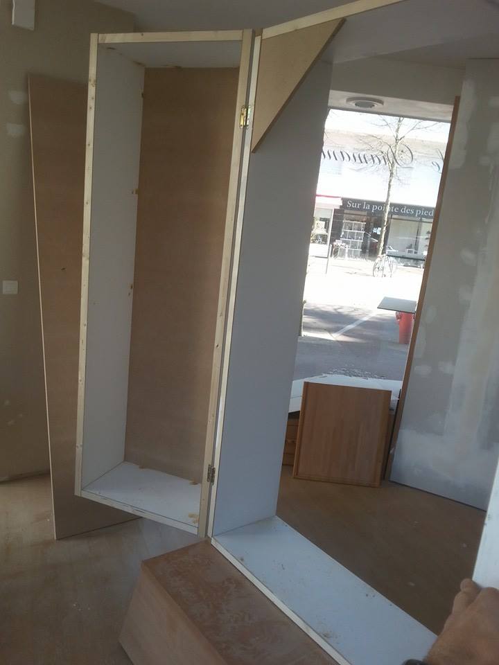 Armoire avec miroir intégré