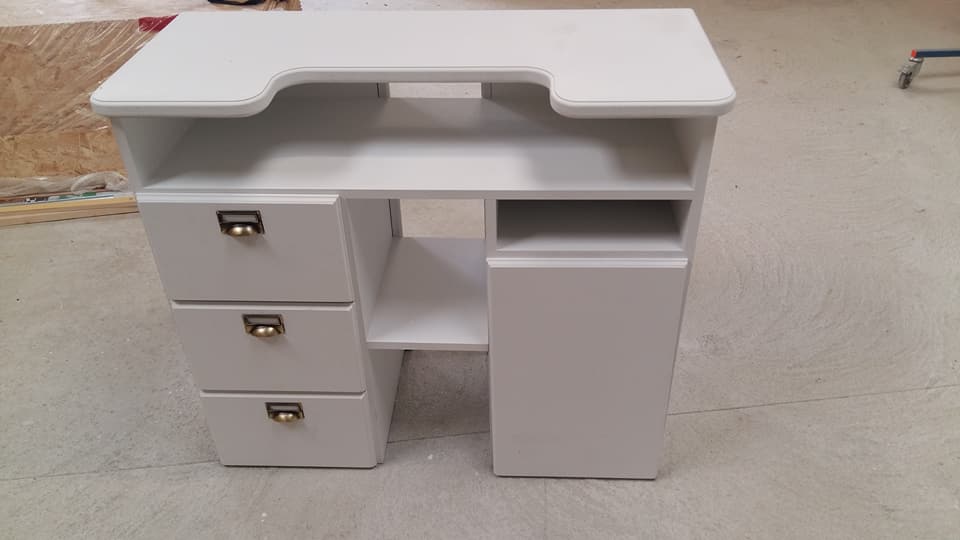 Bureau blanc sur mesure avec tiroirs