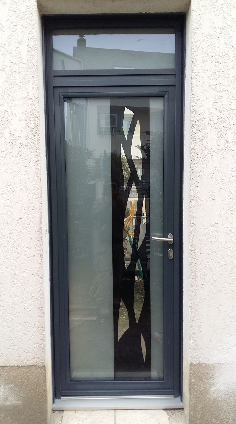 Porte d'entrée aluminium anthracite vitrée
