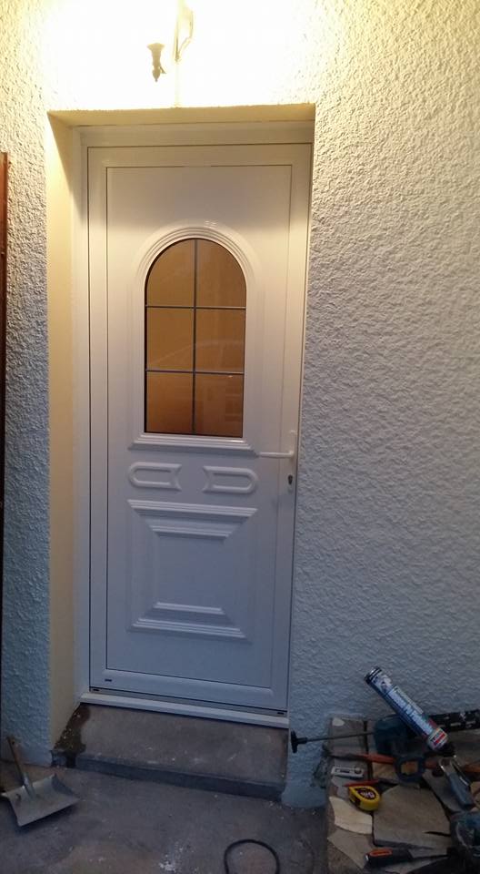 Porte d'entrée PVC blanche classique